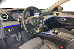 Sininen Mercedes-Benz E 2017 kuva 6.