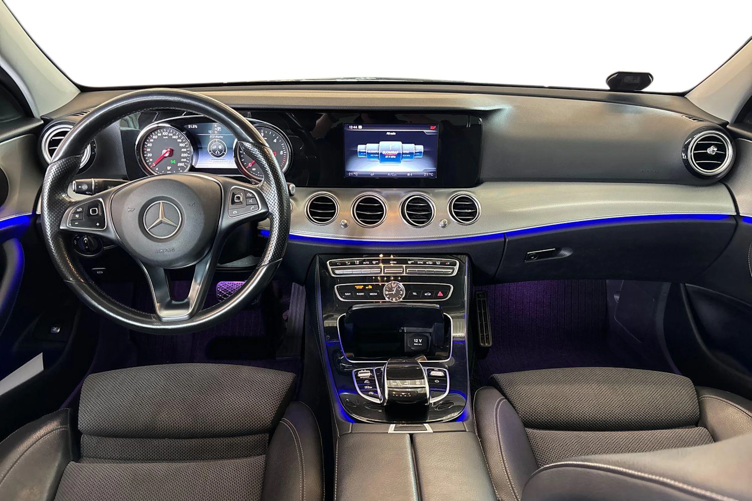 Sininen Mercedes-Benz E 2017 kuva 7.