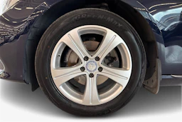 Sininen Mercedes-Benz E 2017 kuva 9.