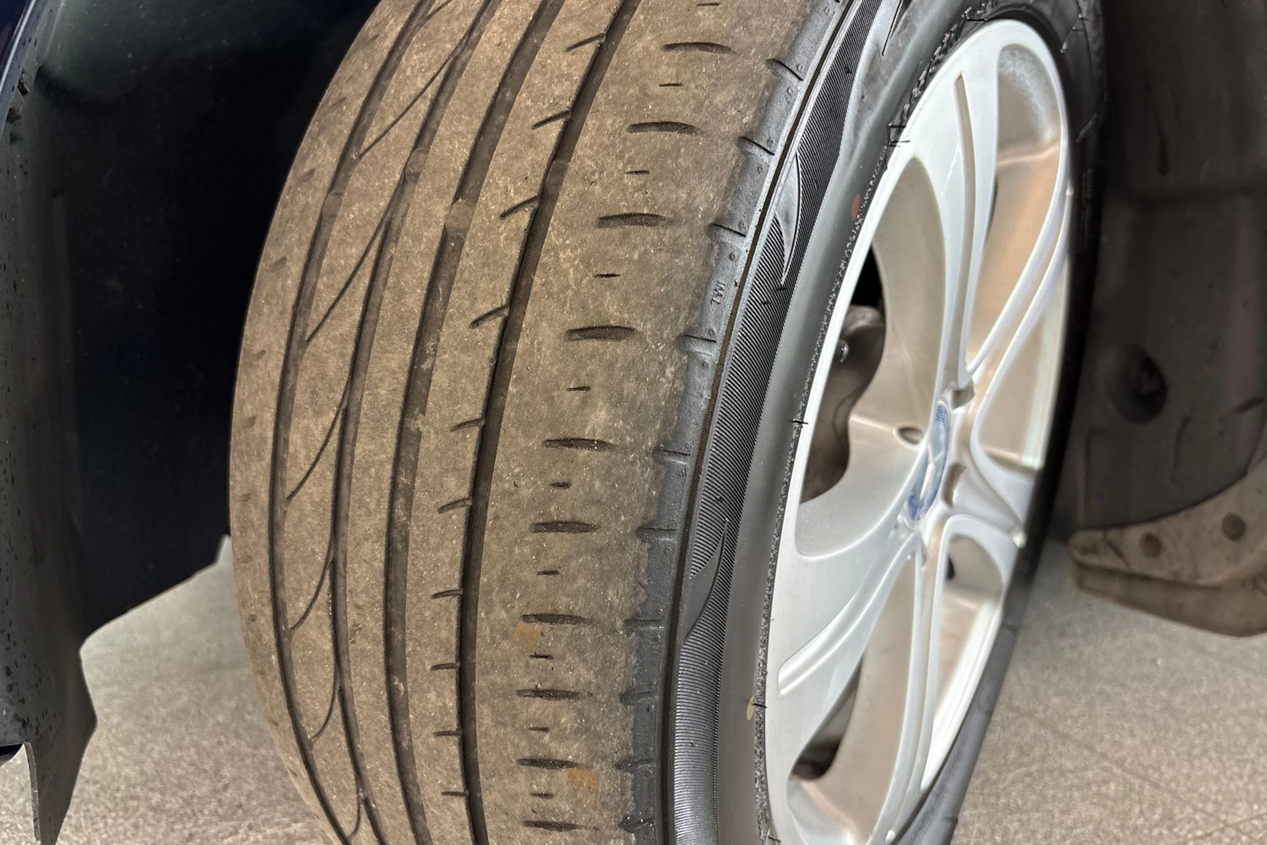 Sininen Mercedes-Benz E 2017 kuva 10.