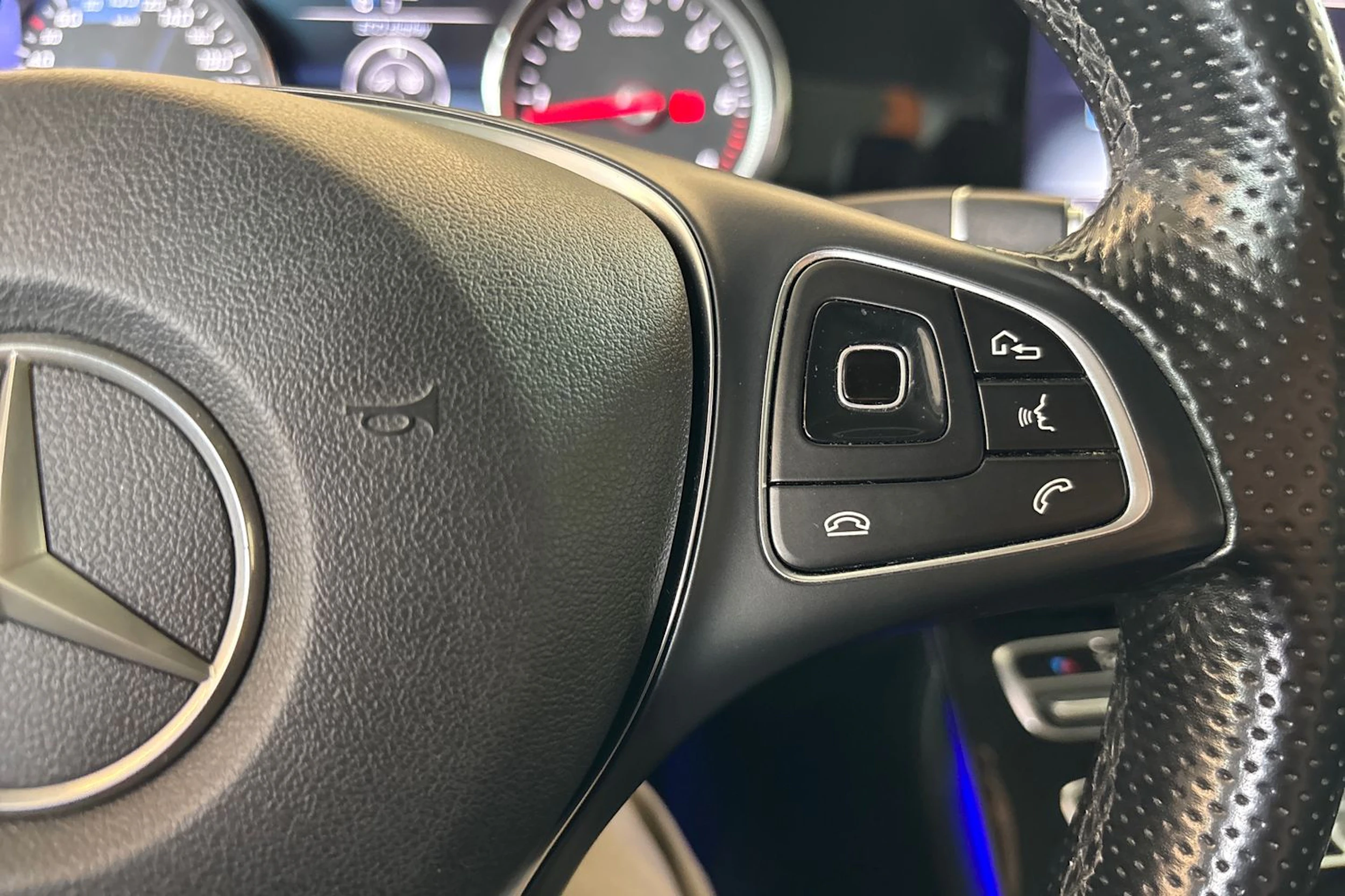 Sininen Mercedes-Benz E 2017 kuva 13.