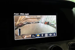 Sininen Mercedes-Benz E 2017 kuva 15.