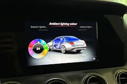 Sininen Mercedes-Benz E 2017 kuva 20.