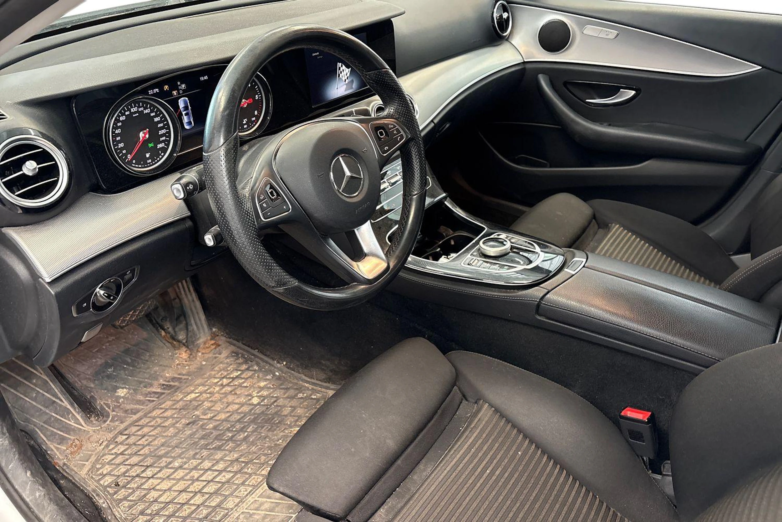 valkoinen Mercedes-Benz E 2017 kuva 3.