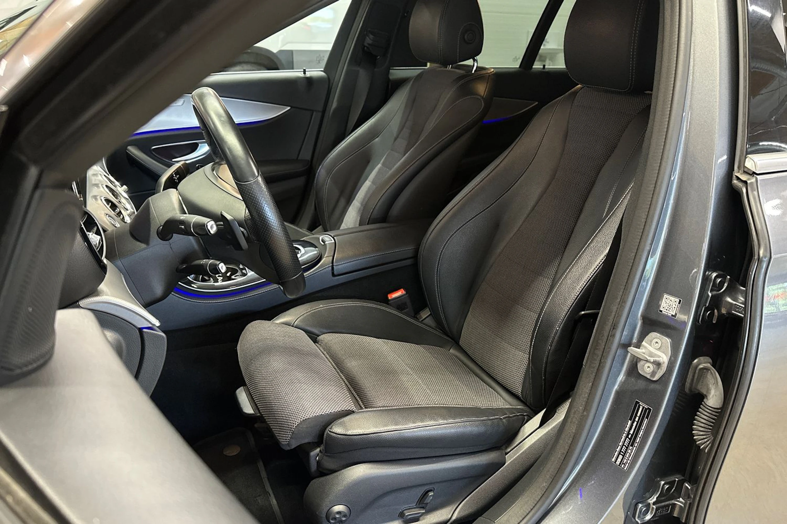 harmaa Mercedes-Benz E 2017 kuva 12.