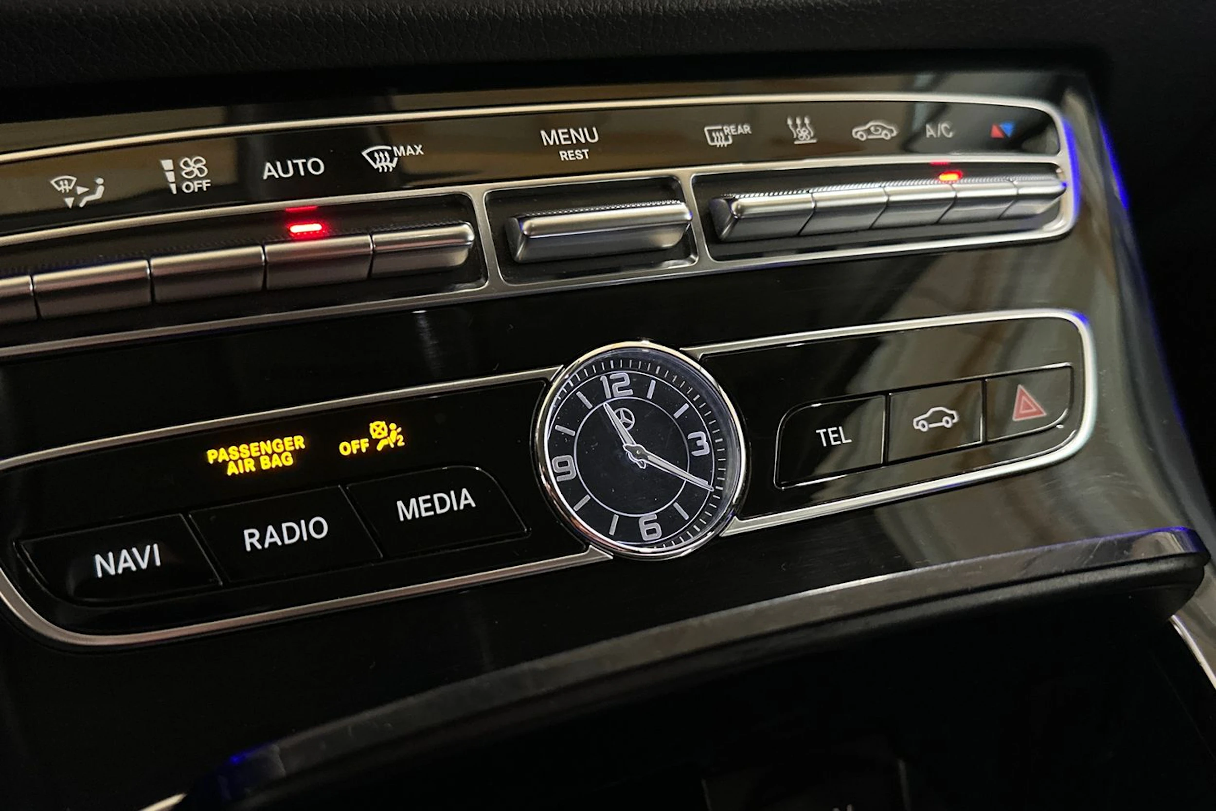 harmaa Mercedes-Benz E 2017 kuva 19.