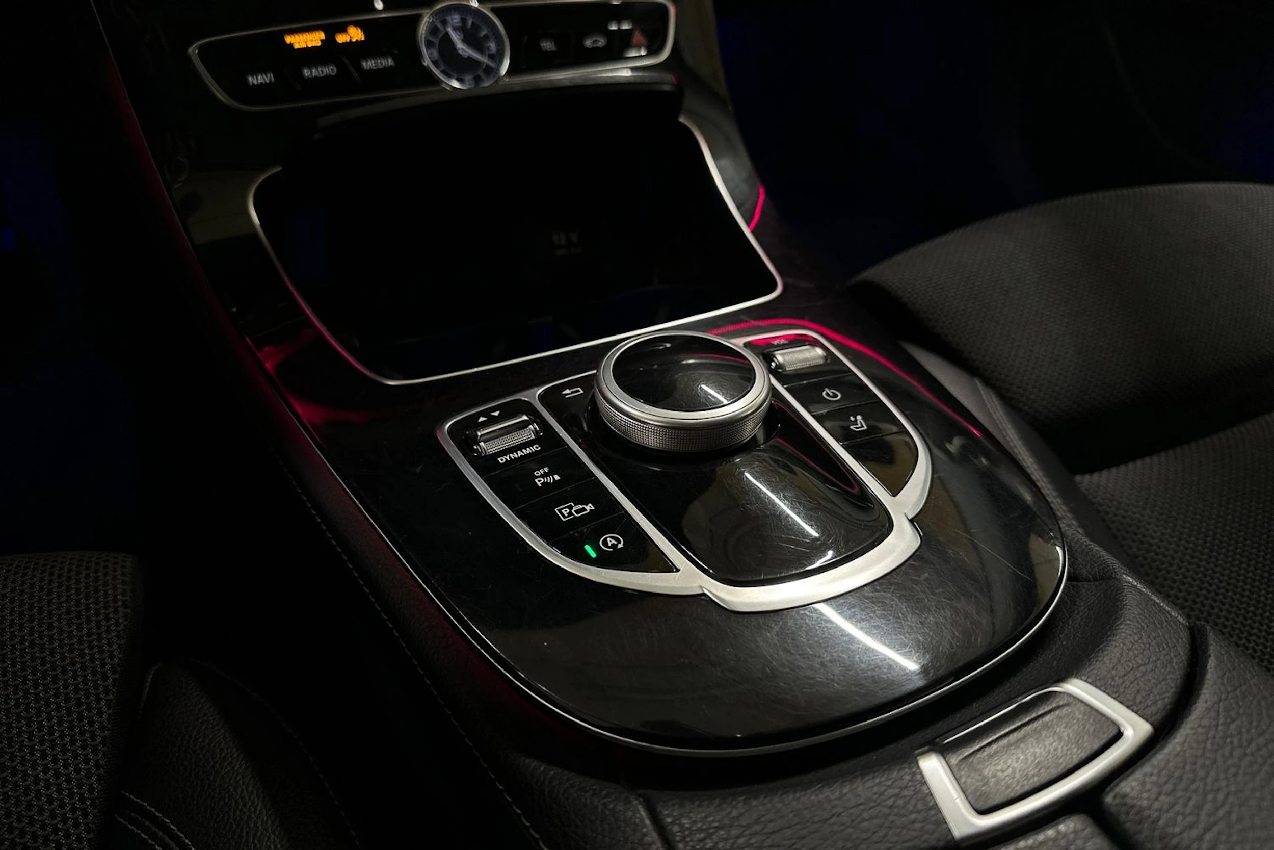 harmaa Mercedes-Benz E 2017 kuva 20.