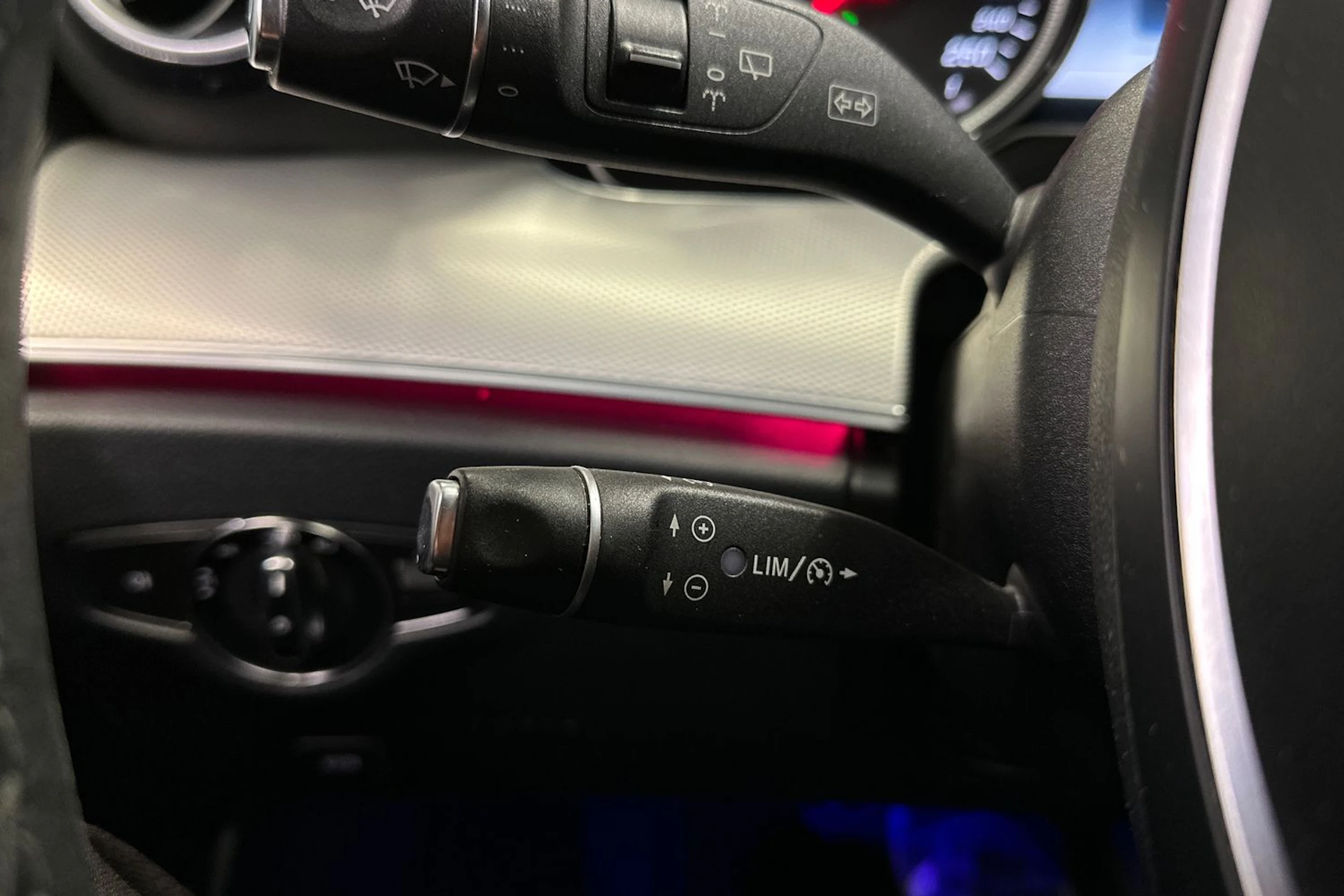 harmaa Mercedes-Benz E 2017 kuva 22.