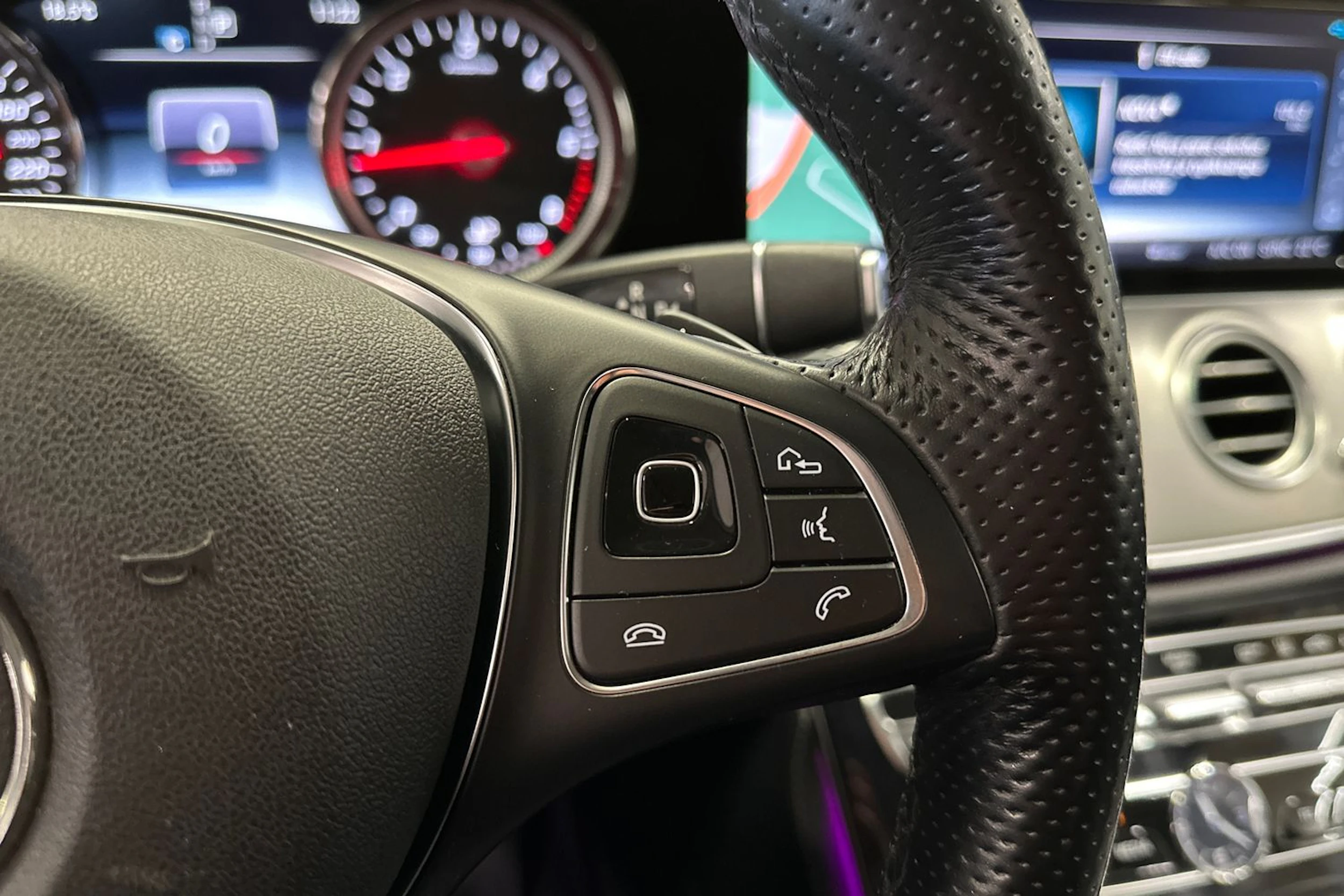 harmaa Mercedes-Benz E 2017 kuva 24.