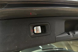 harmaa Mercedes-Benz E 2017 kuva 29.