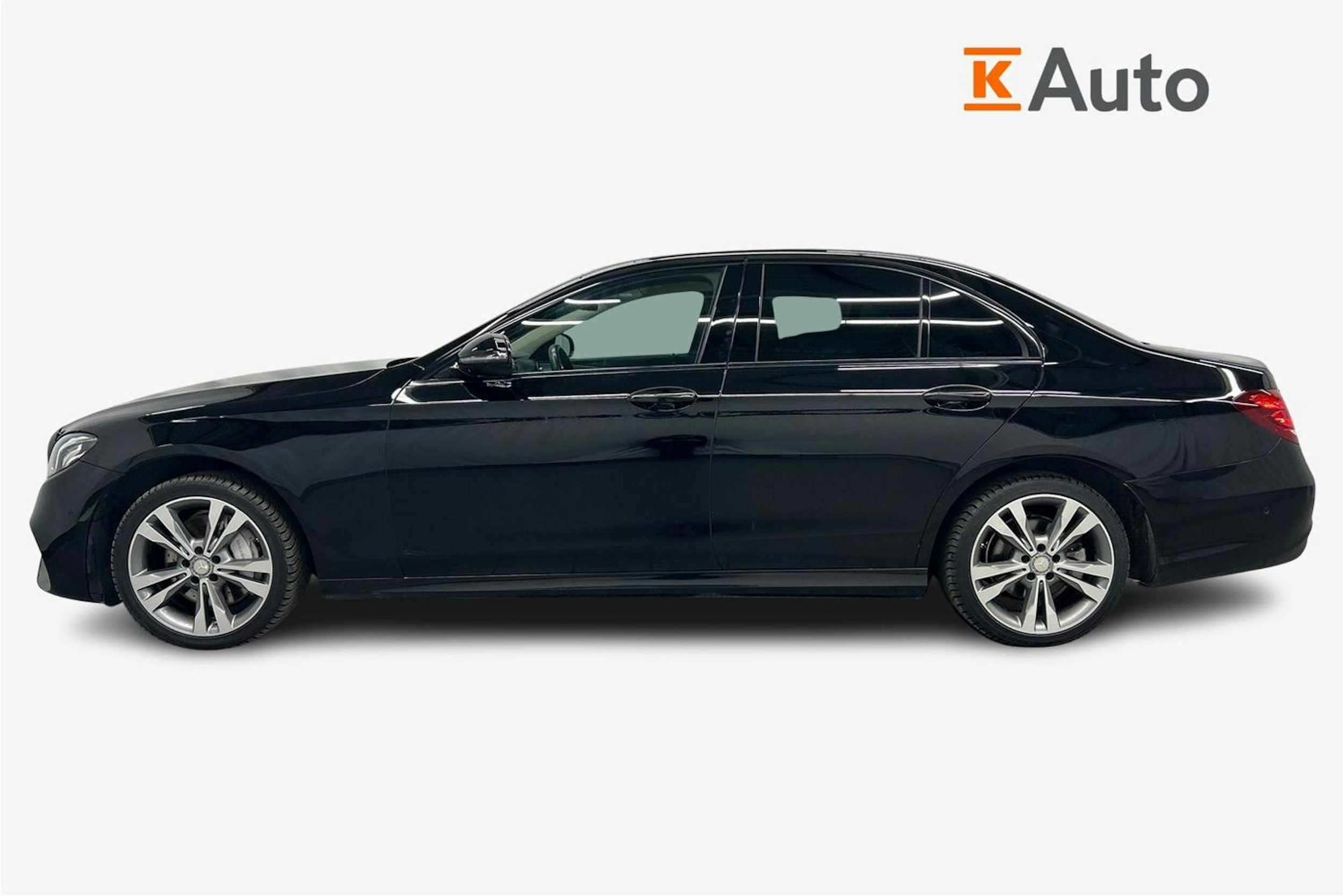 musta Mercedes-Benz E 2017 kuva 6.