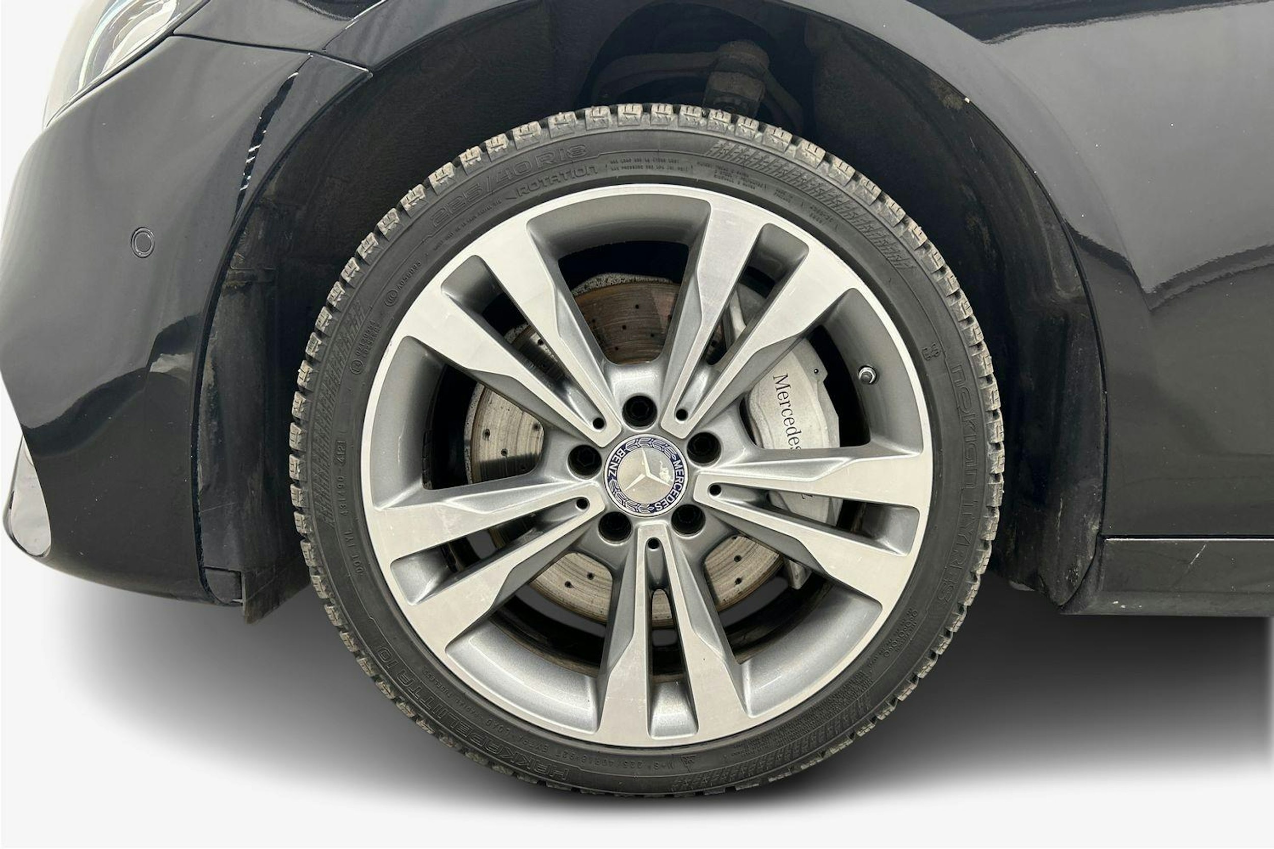 musta Mercedes-Benz E 2017 kuva 11.