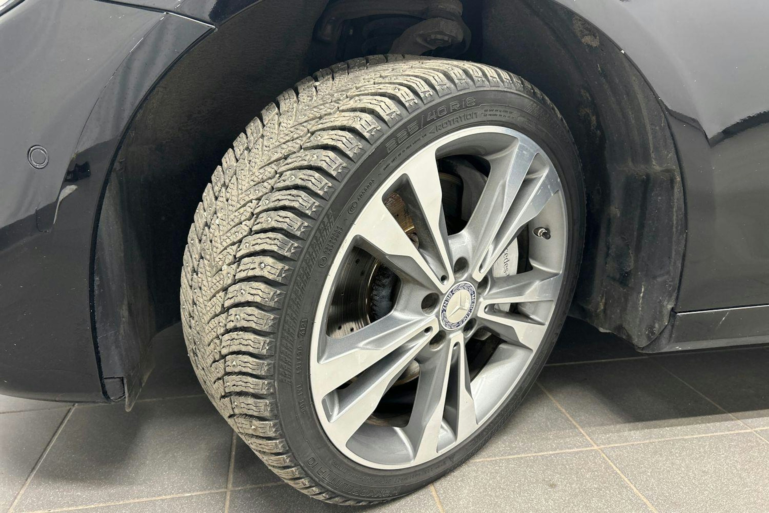 musta Mercedes-Benz E 2017 kuva 12.