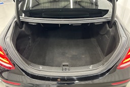 musta Mercedes-Benz E 2017 kuva 16.