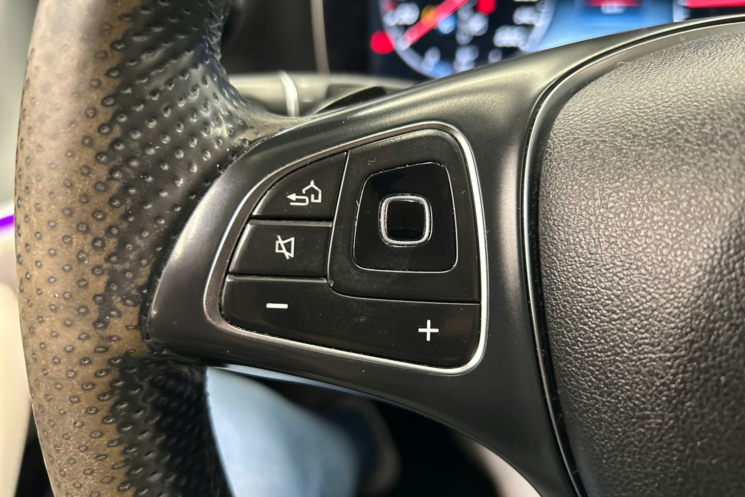 musta Mercedes-Benz E 2017 kuva 21.