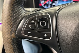 musta Mercedes-Benz E 2017 kuva 21.