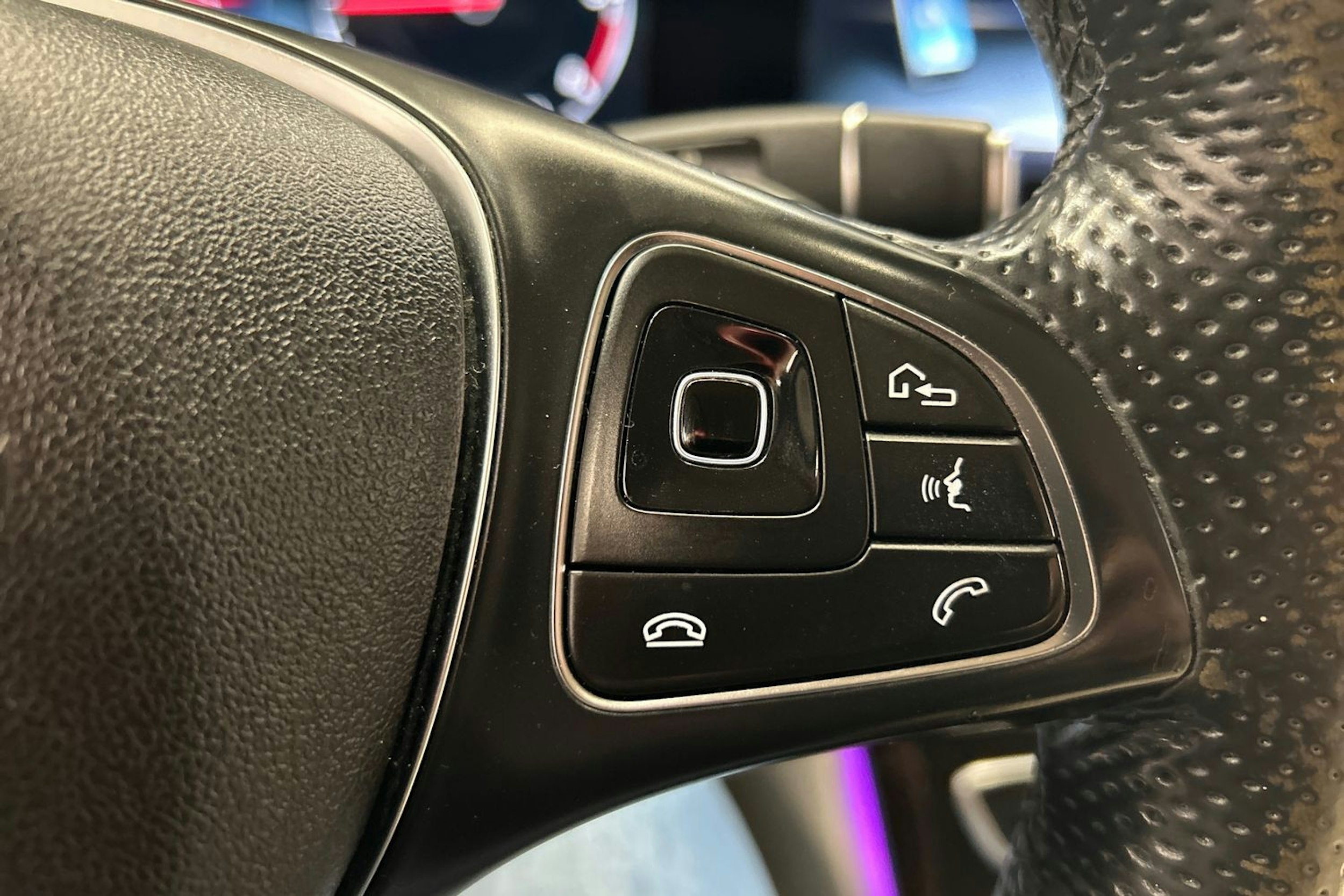 musta Mercedes-Benz E 2017 kuva 22.