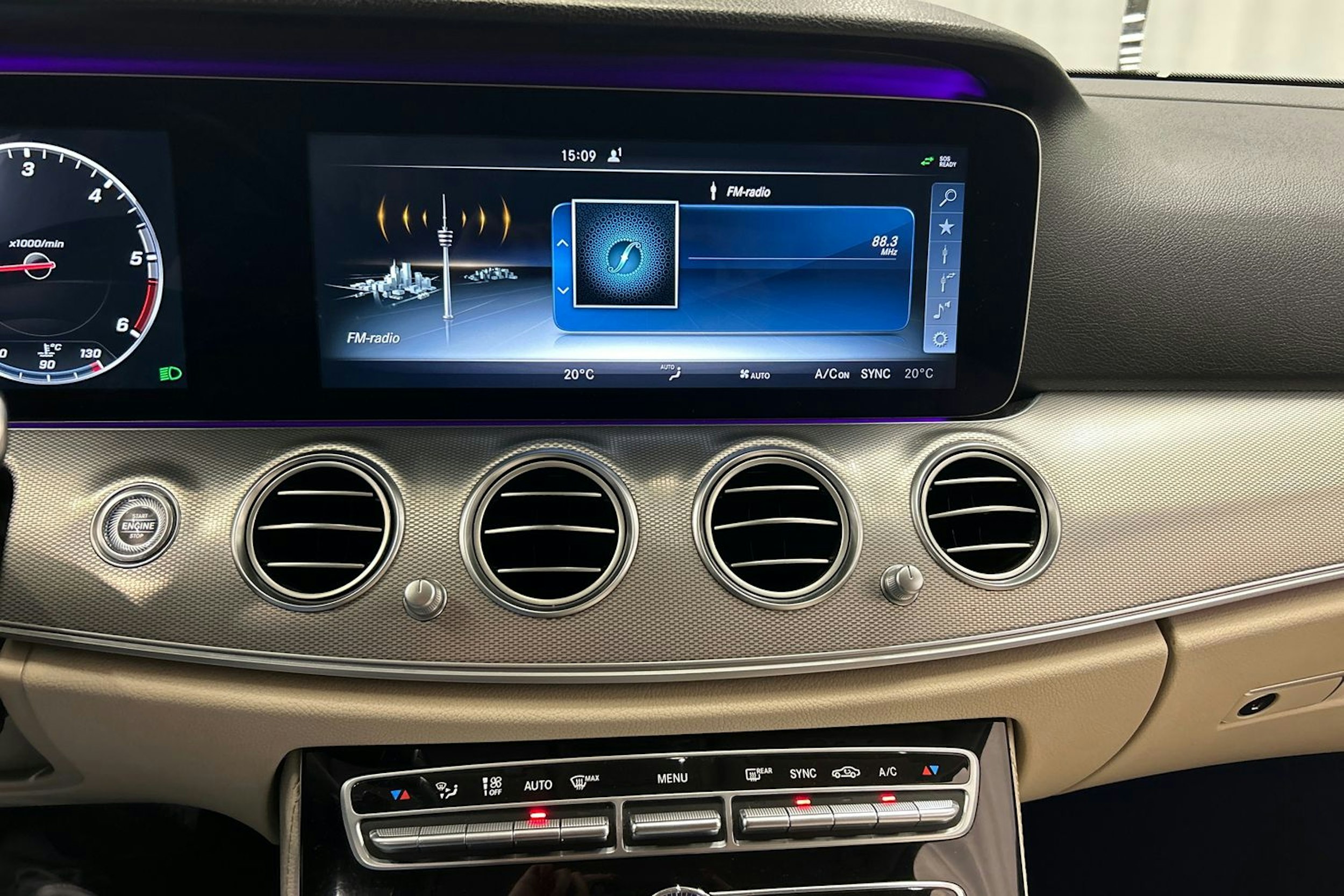 musta Mercedes-Benz E 2017 kuva 23.