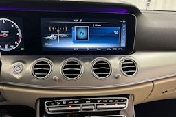 musta Mercedes-Benz E 2017 kuva 23.