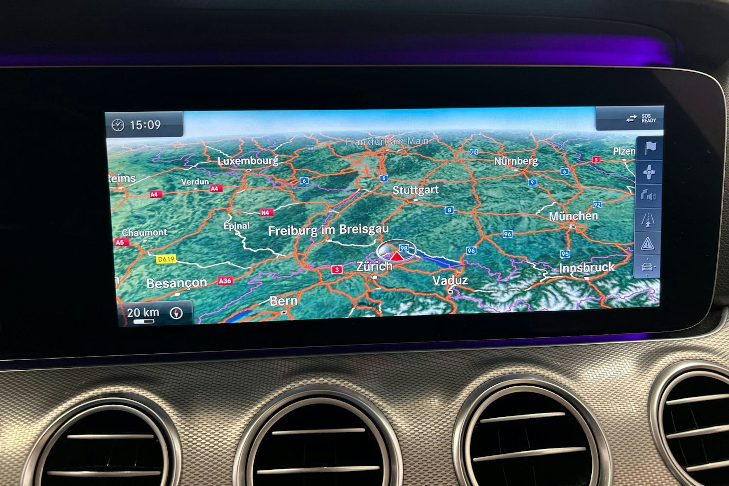 musta Mercedes-Benz E 2017 kuva 24.