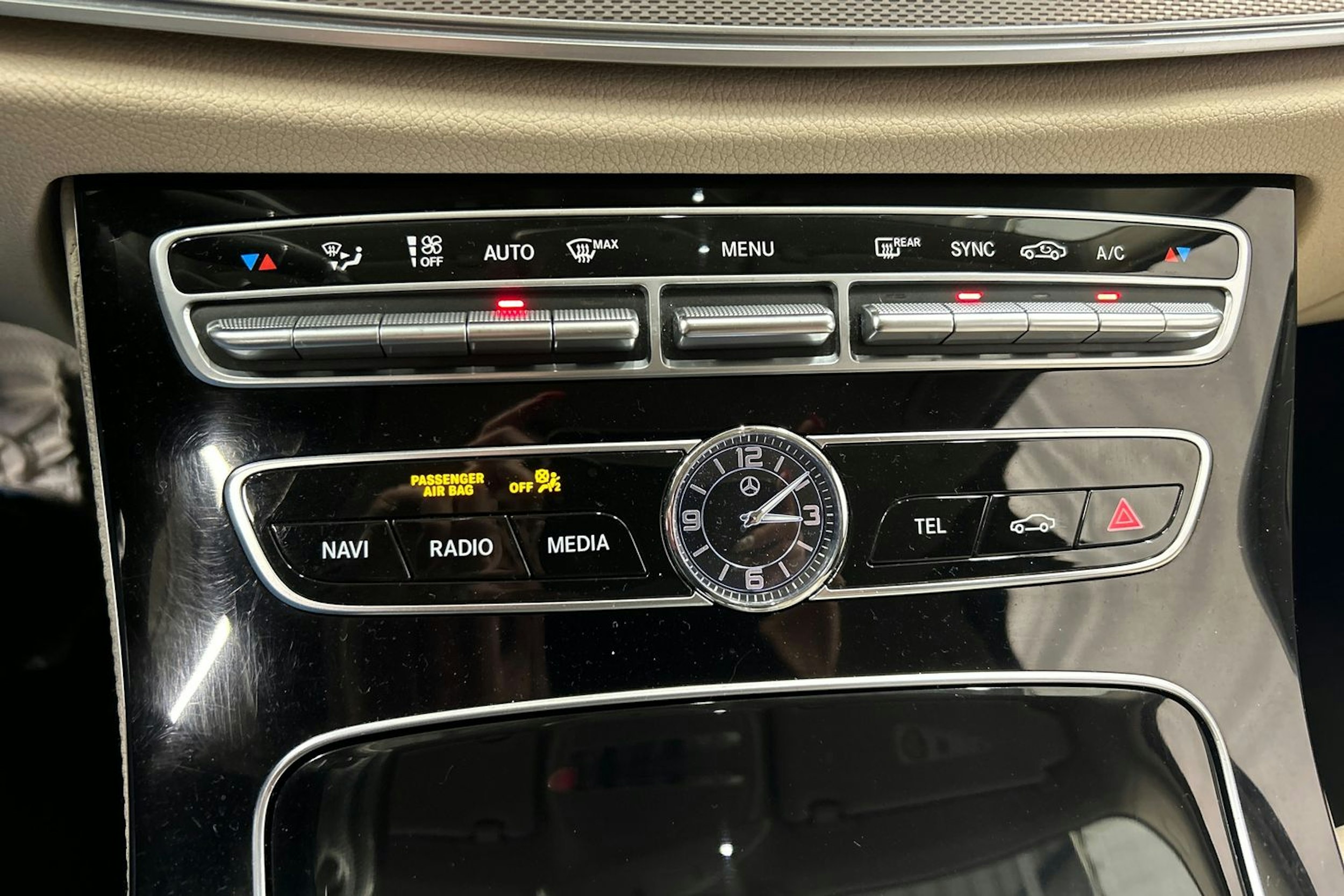 musta Mercedes-Benz E 2017 kuva 26.