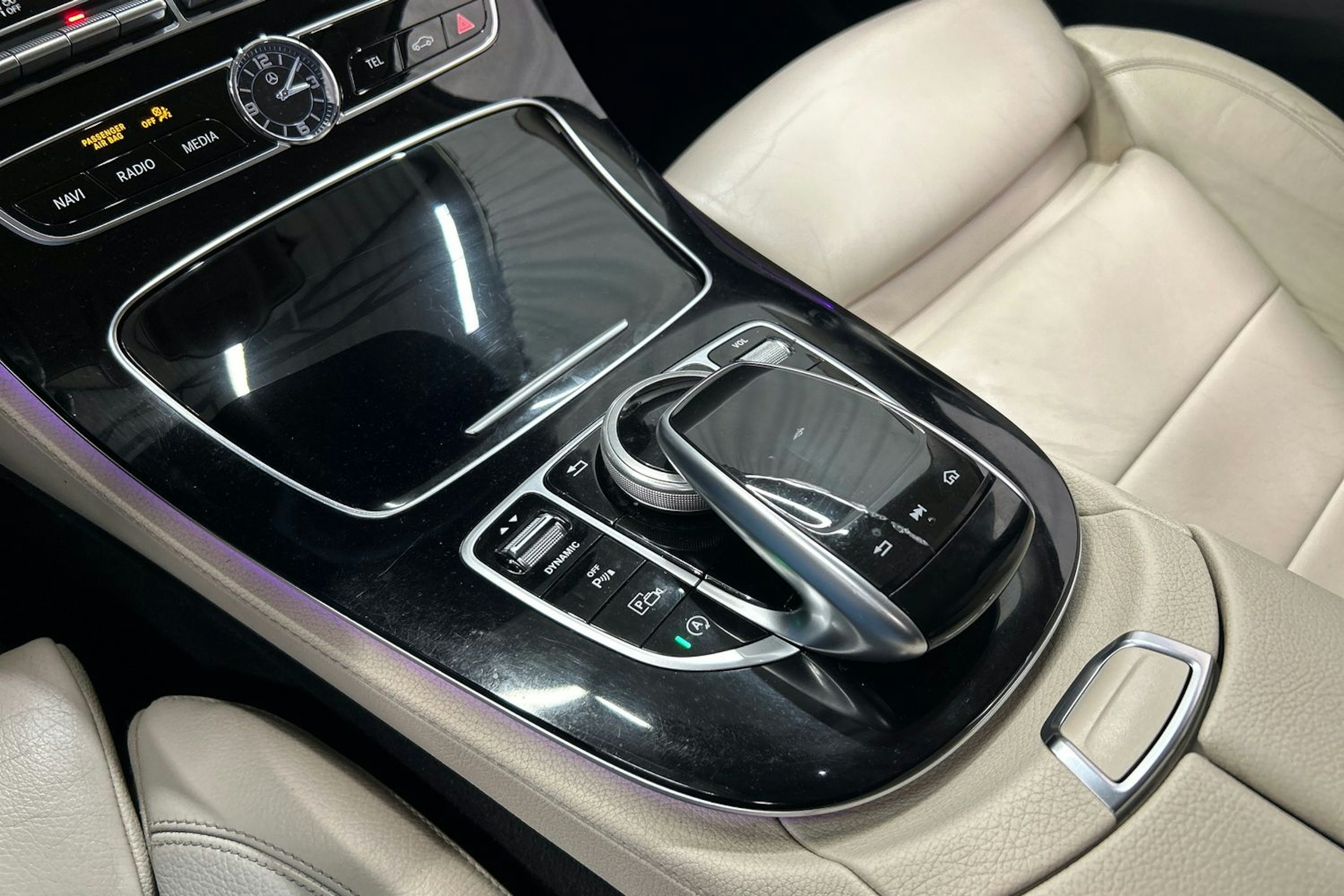 musta Mercedes-Benz E 2017 kuva 27.