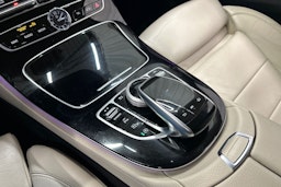 musta Mercedes-Benz E 2017 kuva 27.