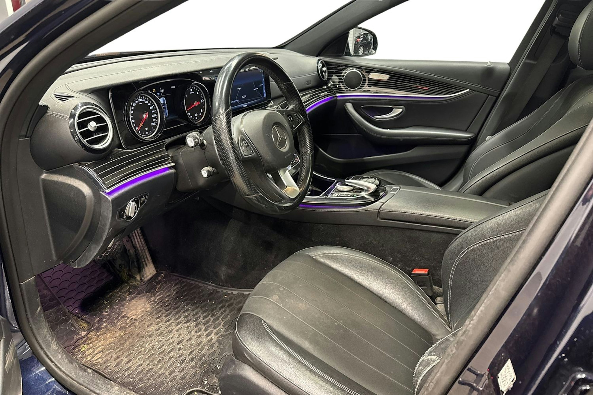 musta Mercedes-Benz E 2017 kuva 3.