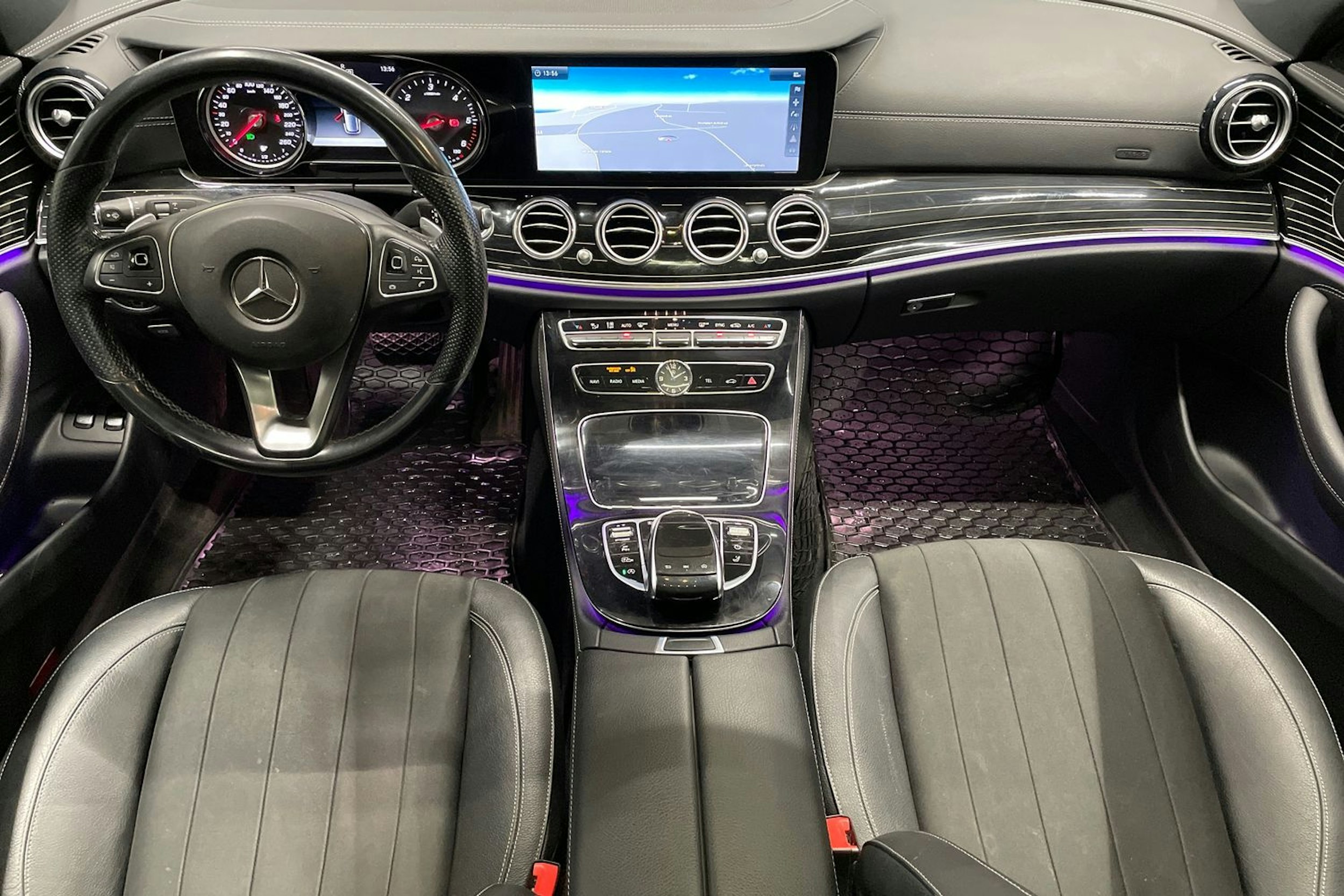 musta Mercedes-Benz E 2017 kuva 9.