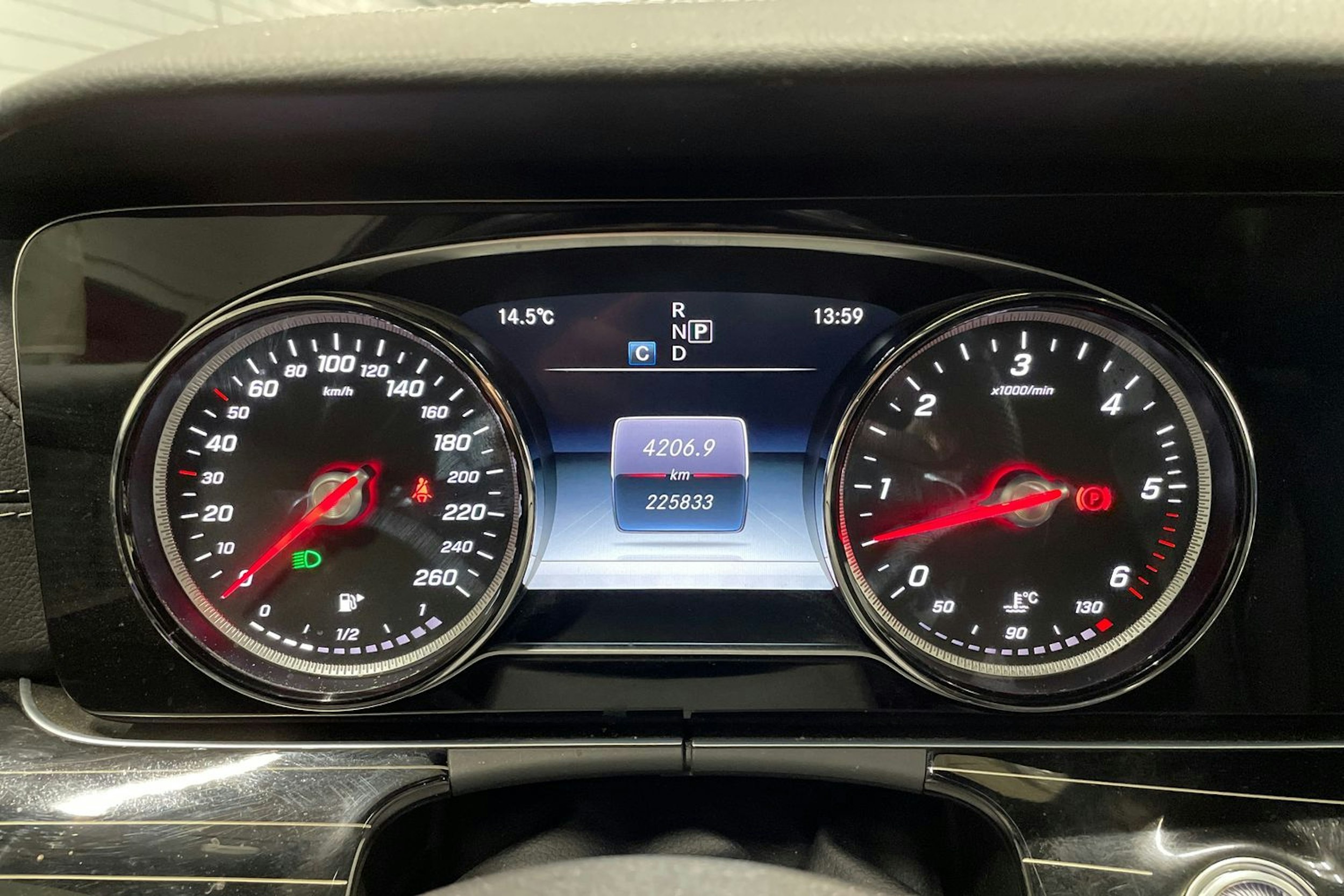 musta Mercedes-Benz E 2017 kuva 15.