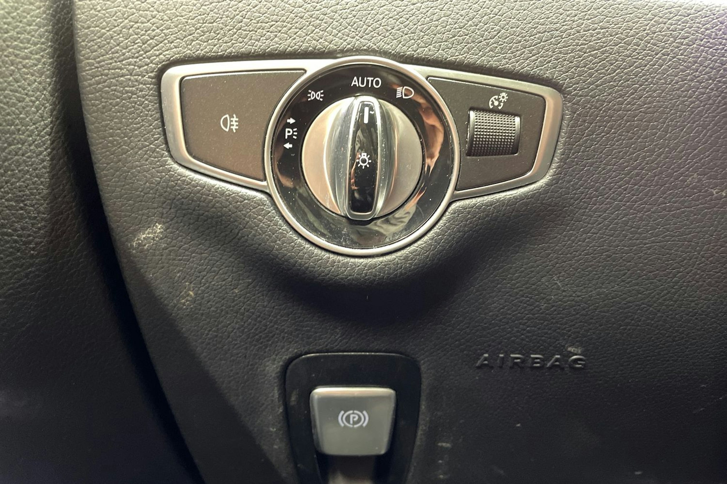 musta Mercedes-Benz E 2017 kuva 20.