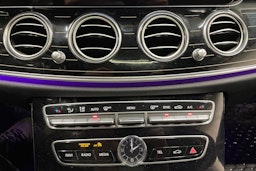 musta Mercedes-Benz E 2017 kuva 21.