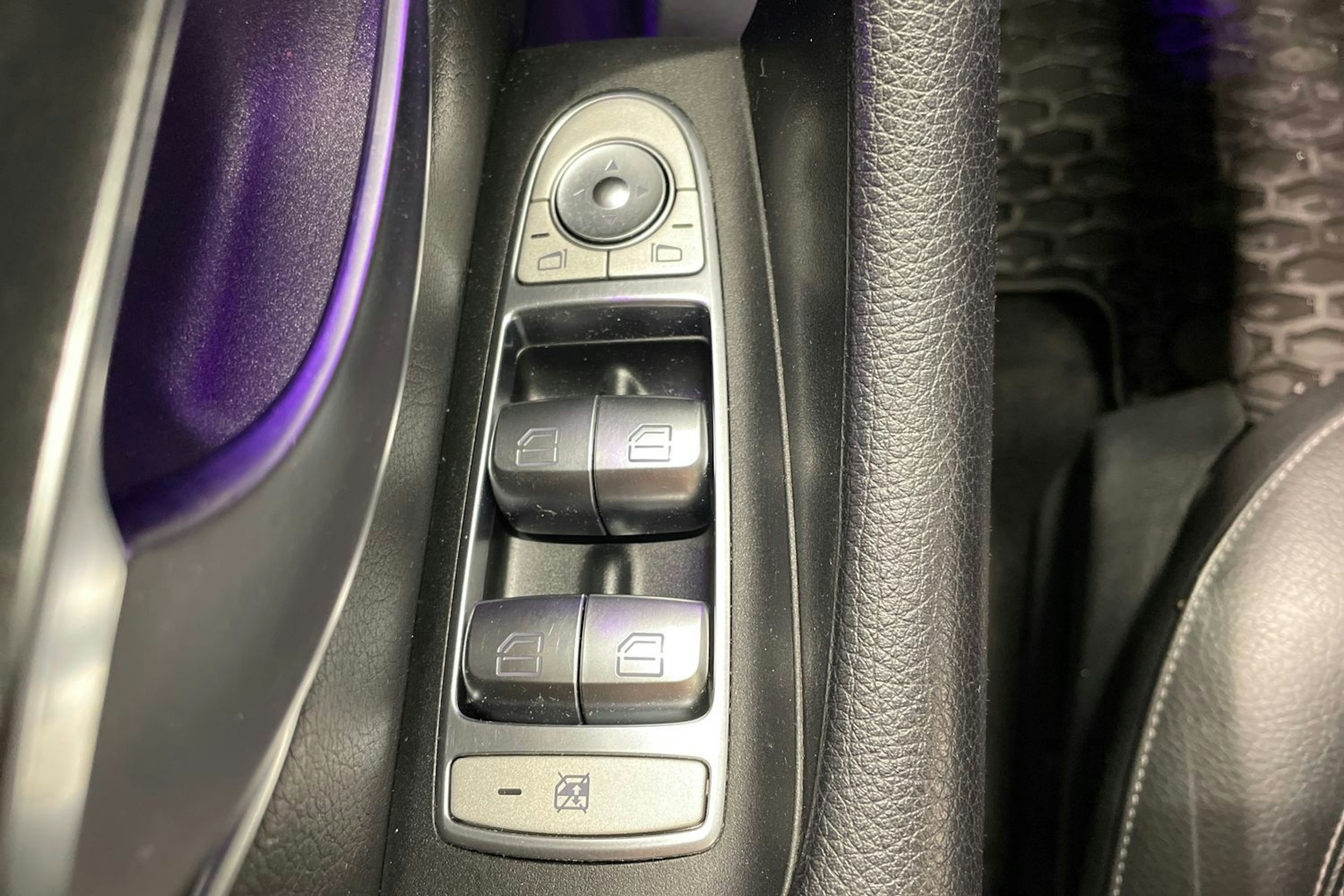 musta Mercedes-Benz E 2017 kuva 24.