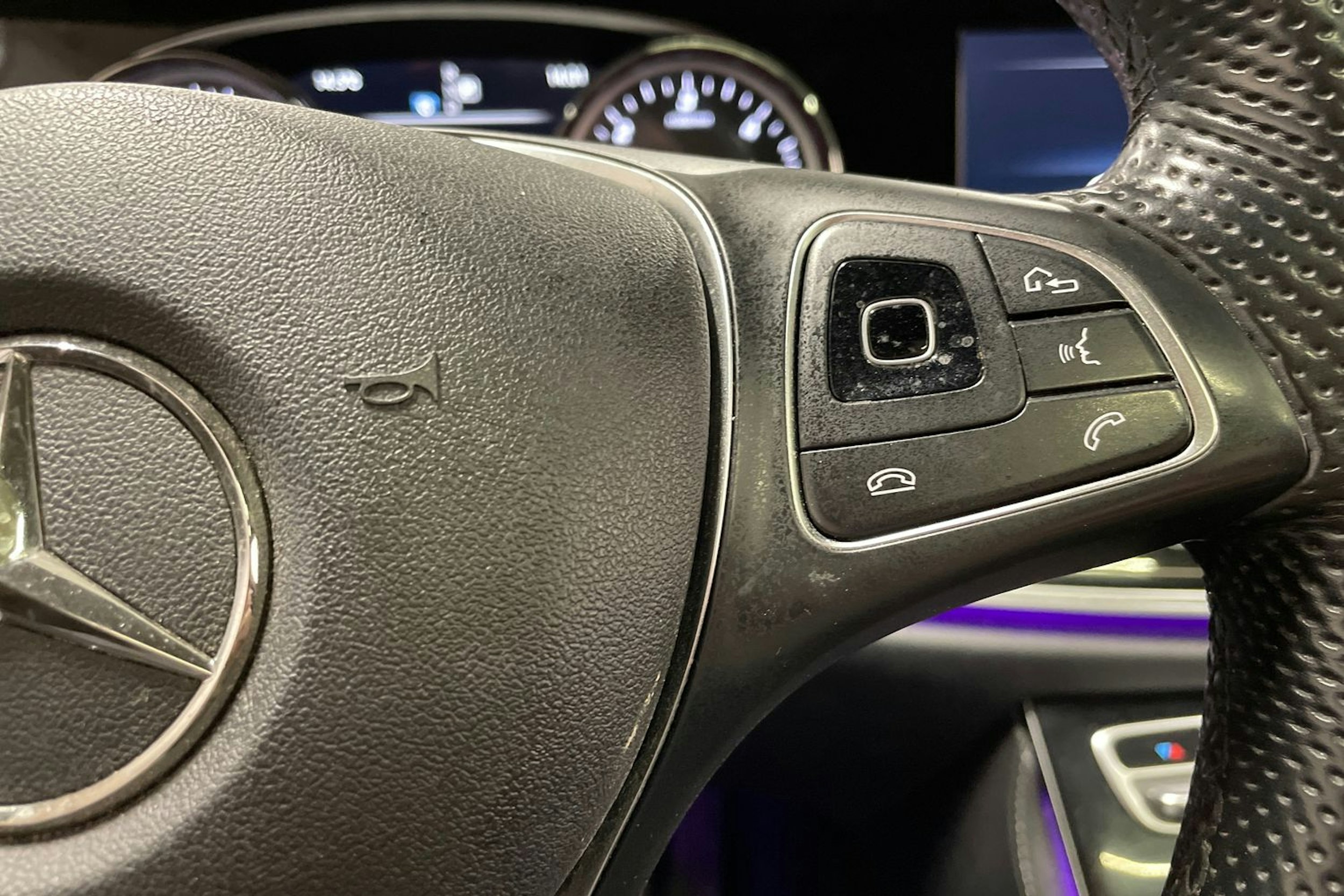 musta Mercedes-Benz E 2017 kuva 27.
