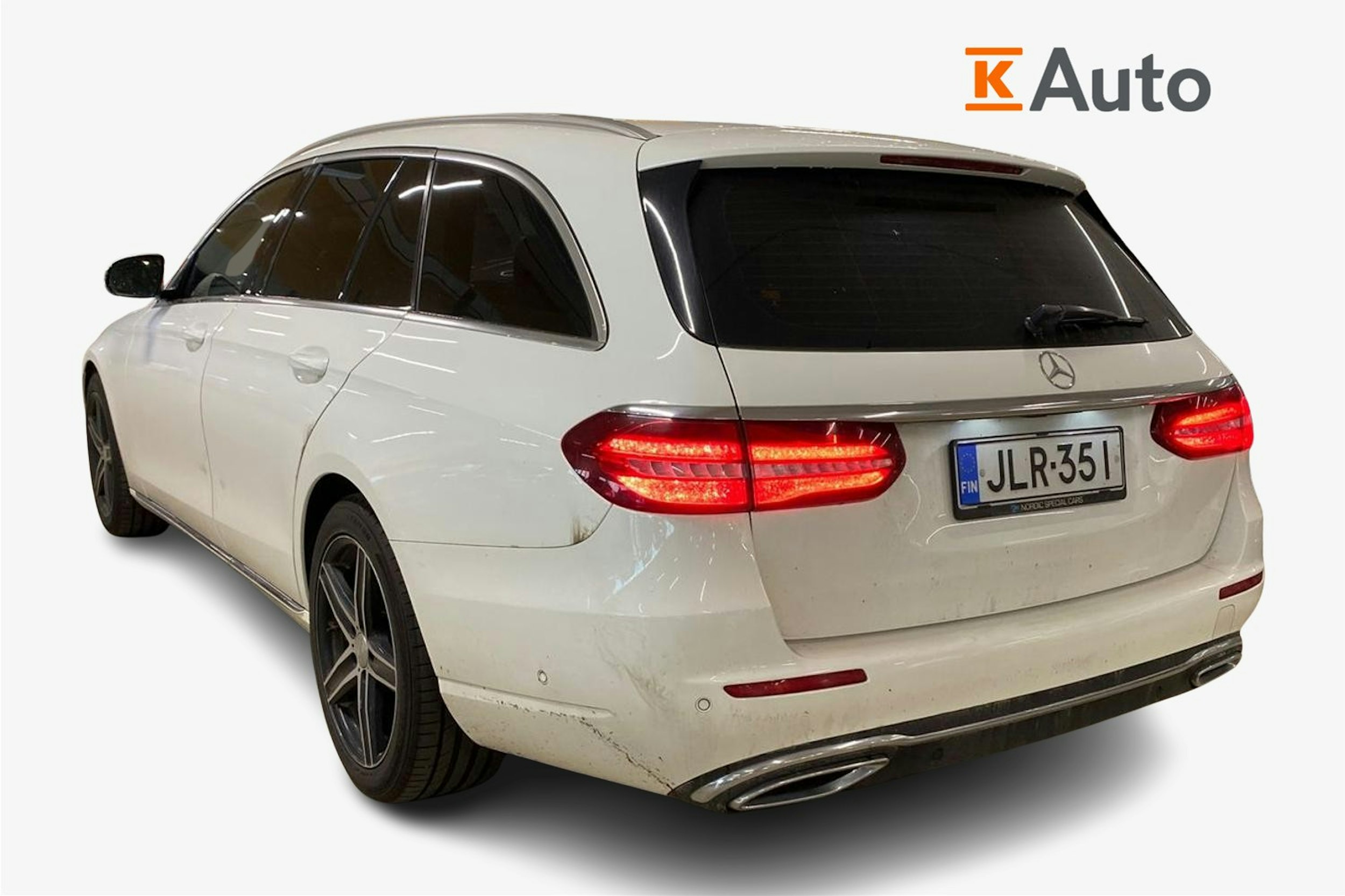 valkoinen Mercedes-Benz E 2017 kuva 2.