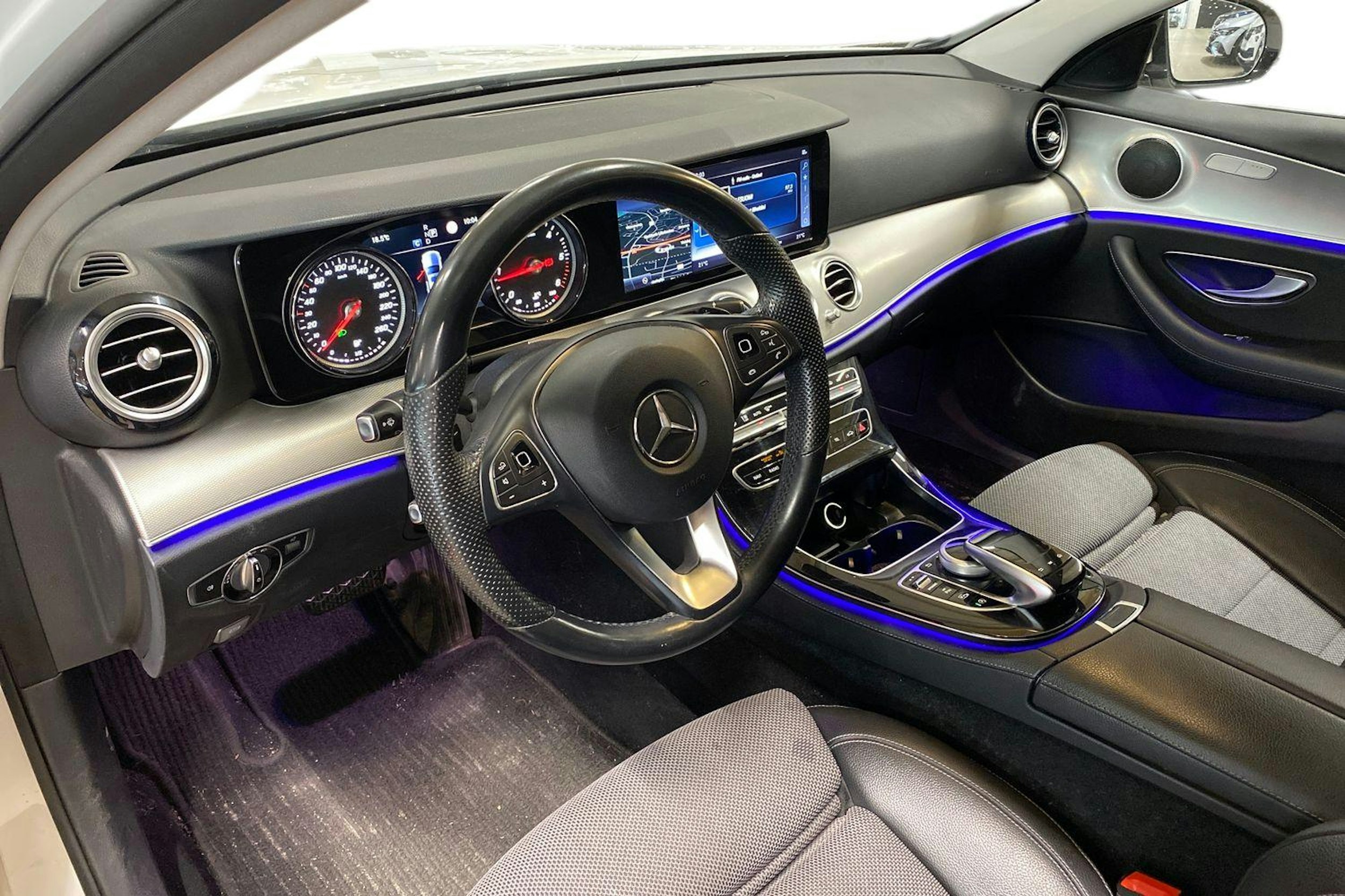 valkoinen Mercedes-Benz E 2017 kuva 3.