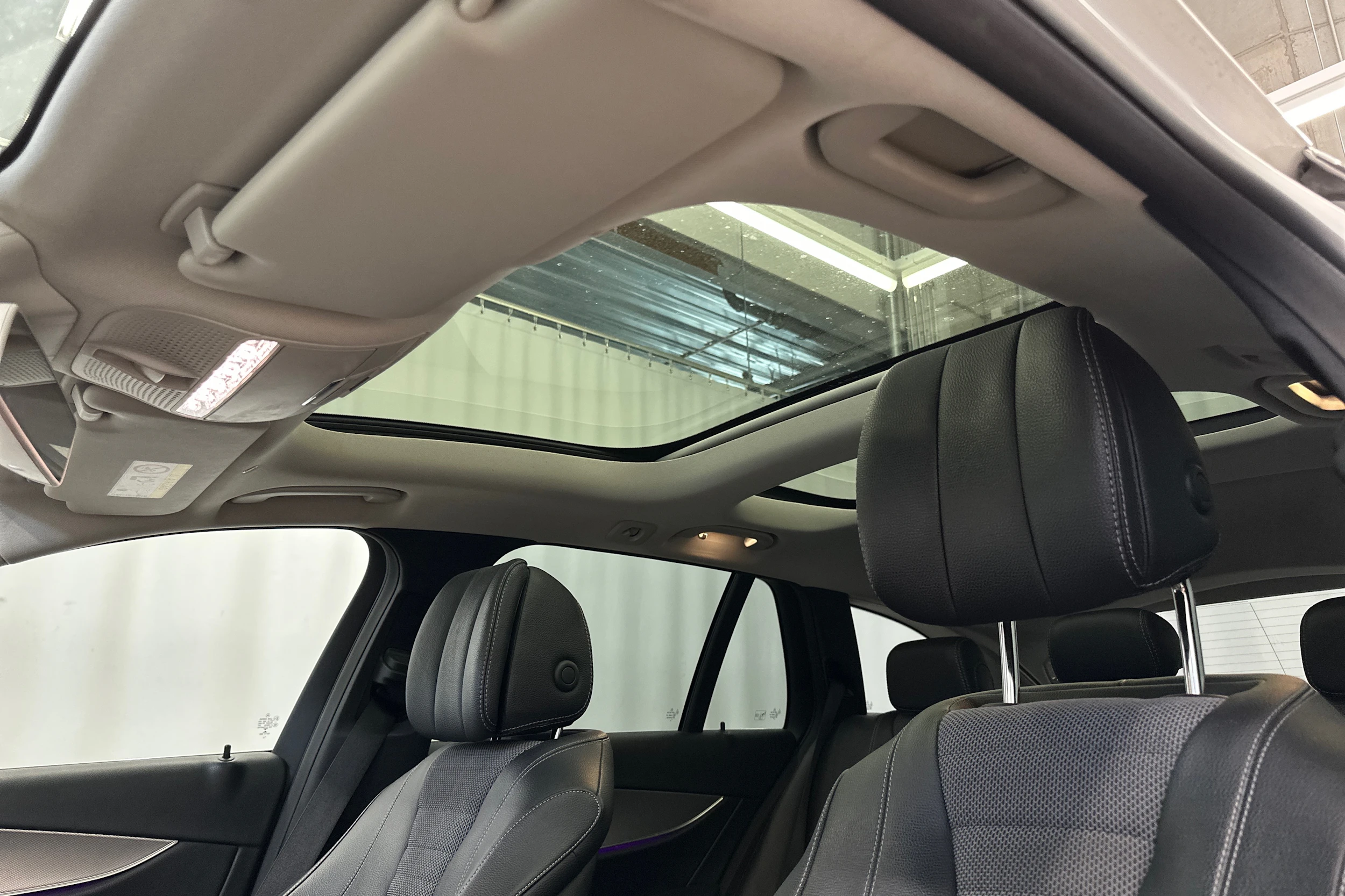 valkoinen Mercedes-Benz E 2017 kuva 5.