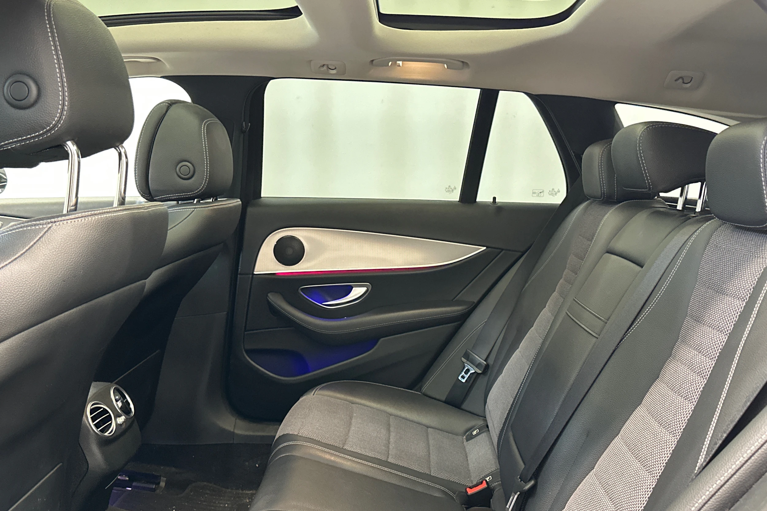 valkoinen Mercedes-Benz E 2017 kuva 6.