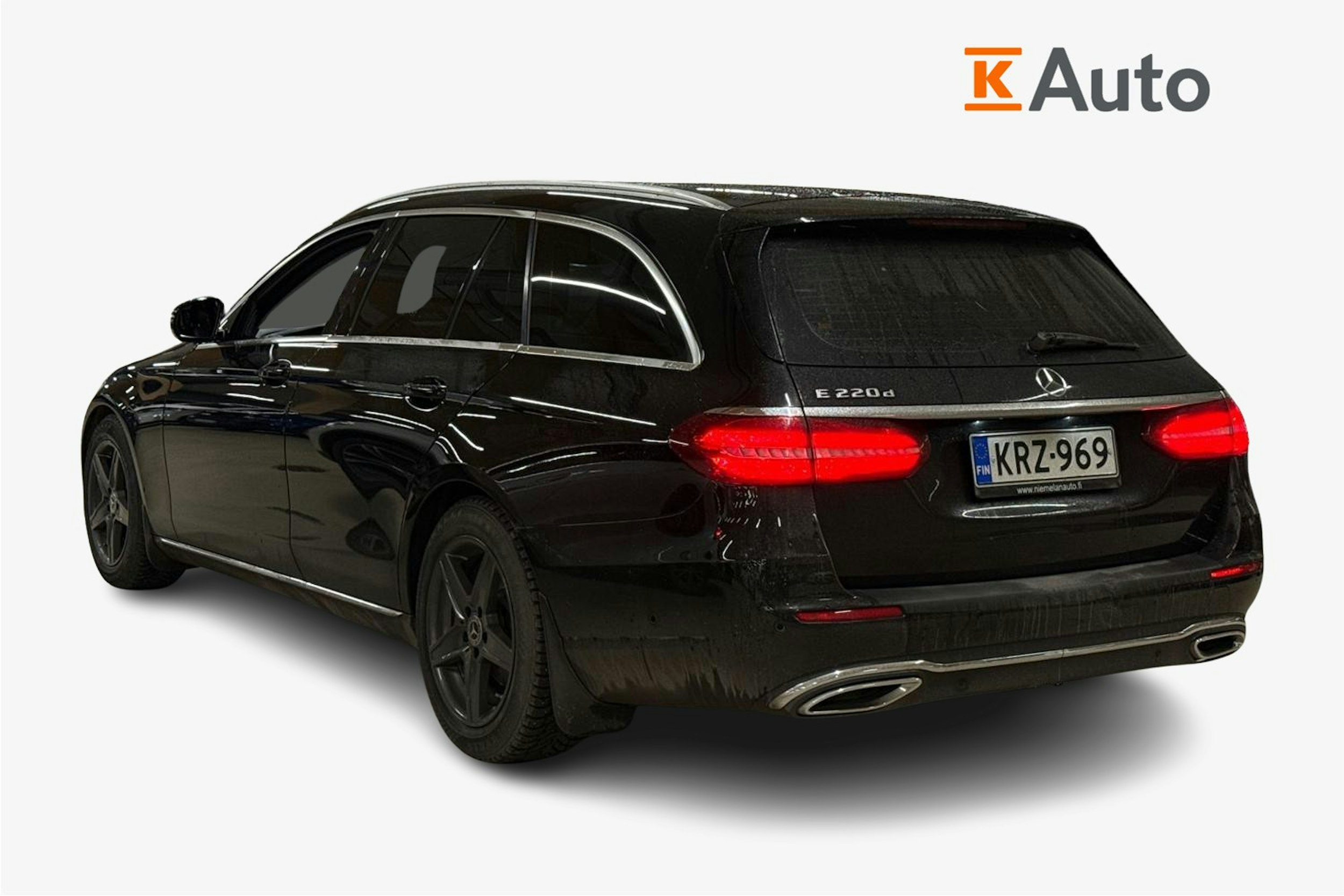 musta Mercedes-Benz E 2017 kuva 2.