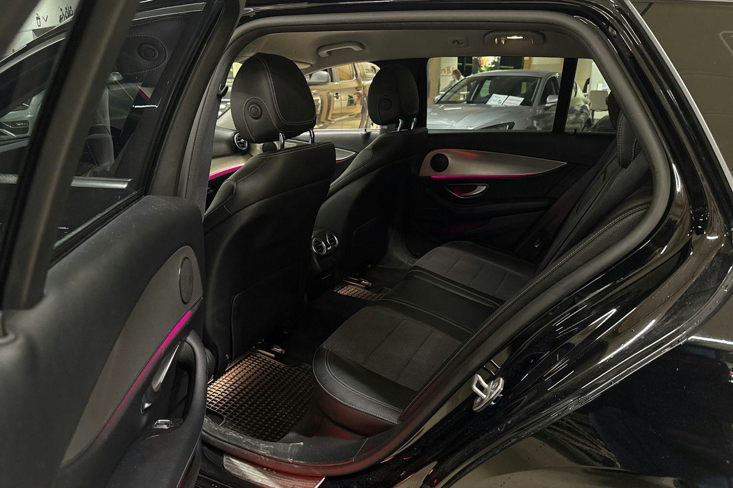 musta Mercedes-Benz E 2017 kuva 4.