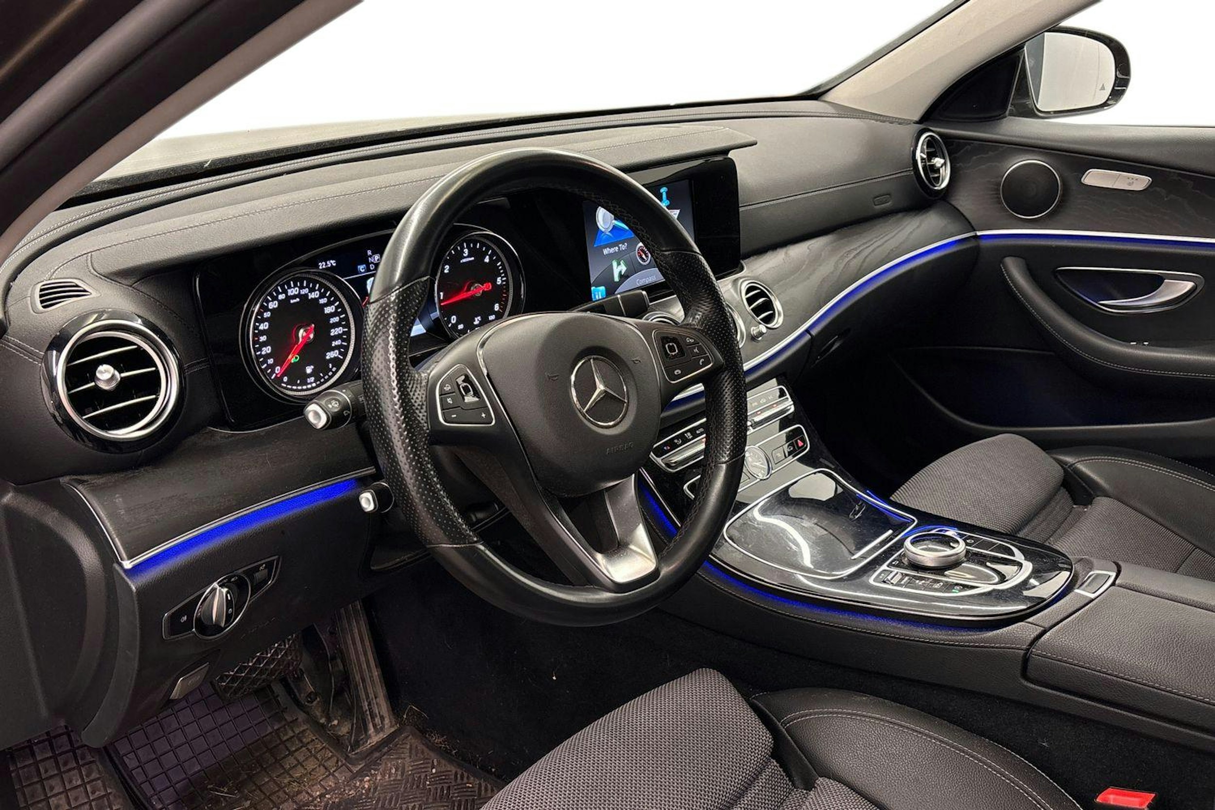 ruskea (beige) Mercedes-Benz E 2017 kuva 3.