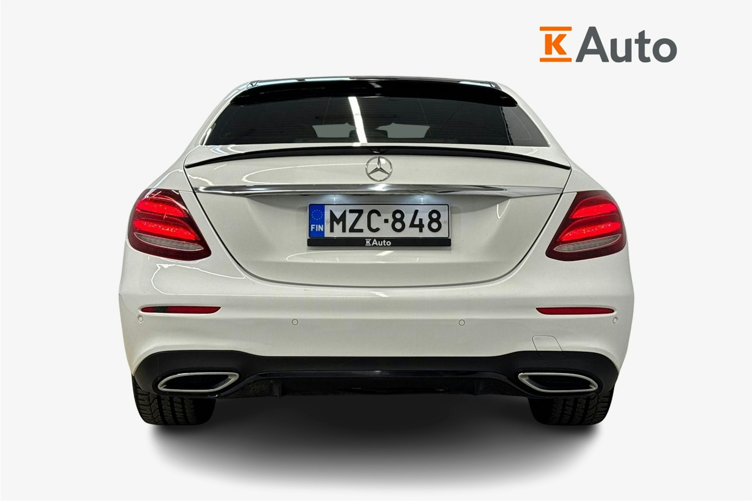 valkoinen Mercedes-Benz E 2017 kuva 3.