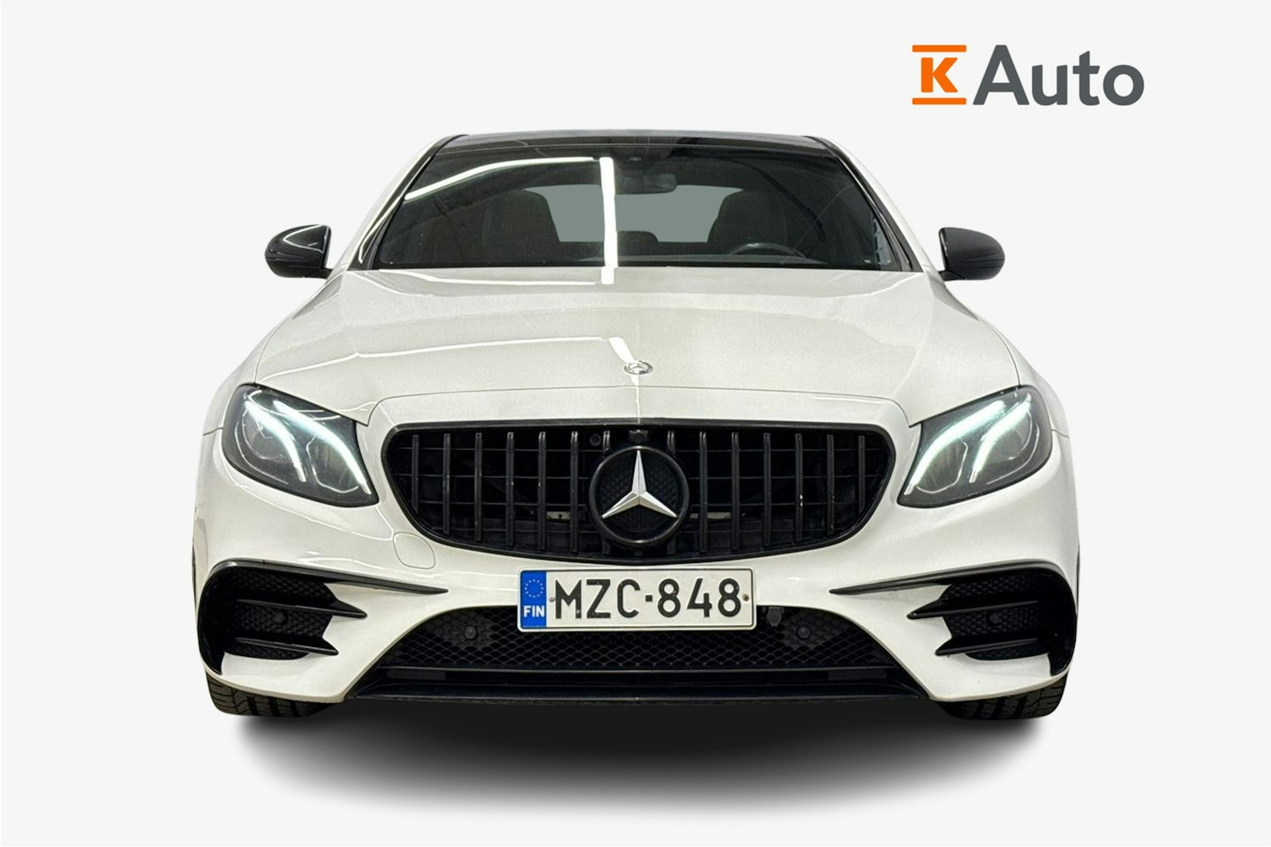 valkoinen Mercedes-Benz E 2017 kuva 5.