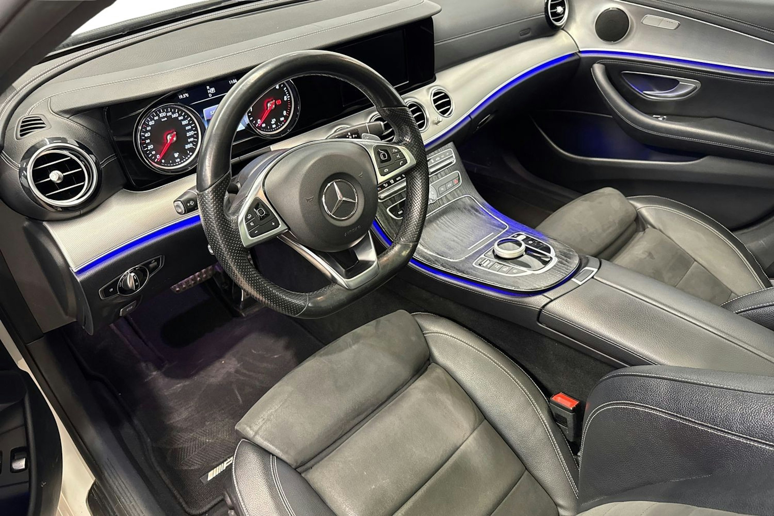 valkoinen Mercedes-Benz E 2017 kuva 7.