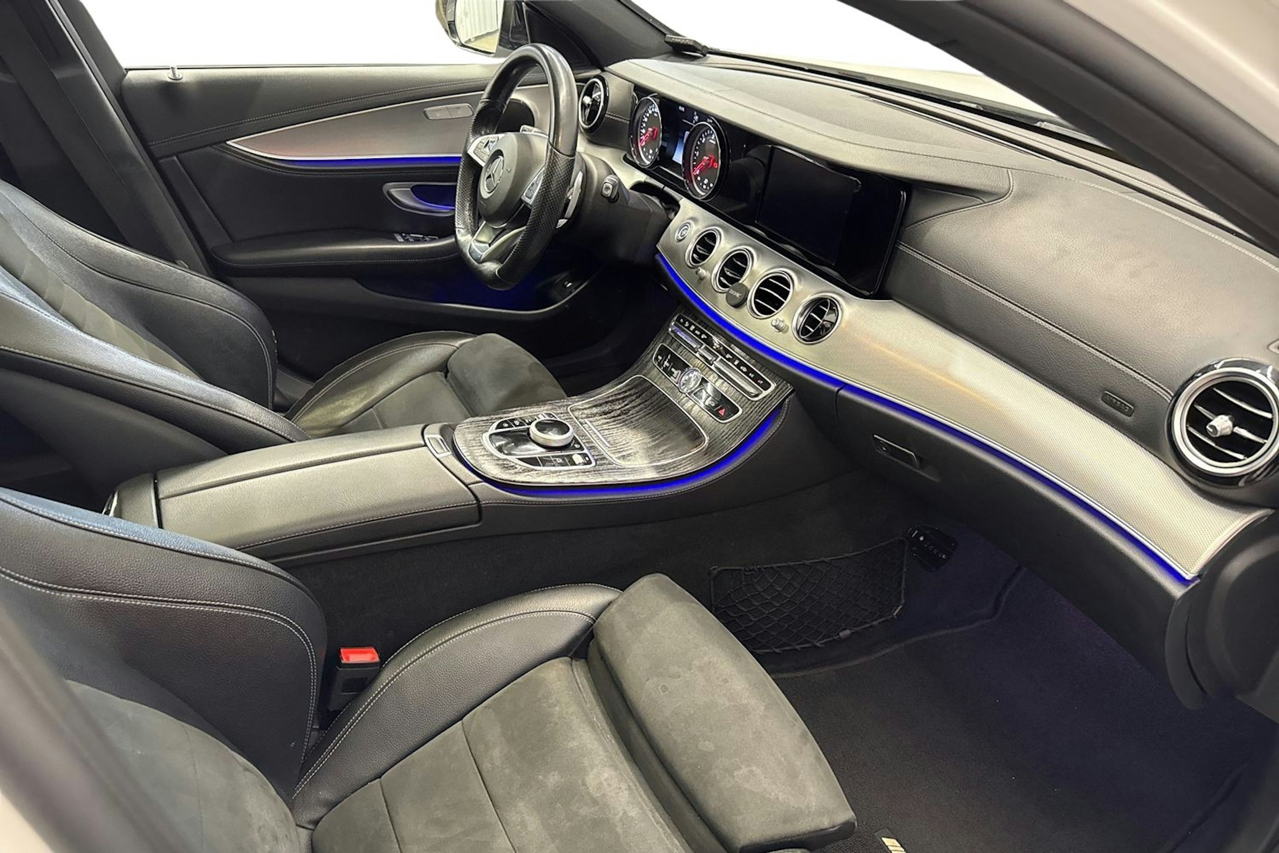 valkoinen Mercedes-Benz E 2017 kuva 9.