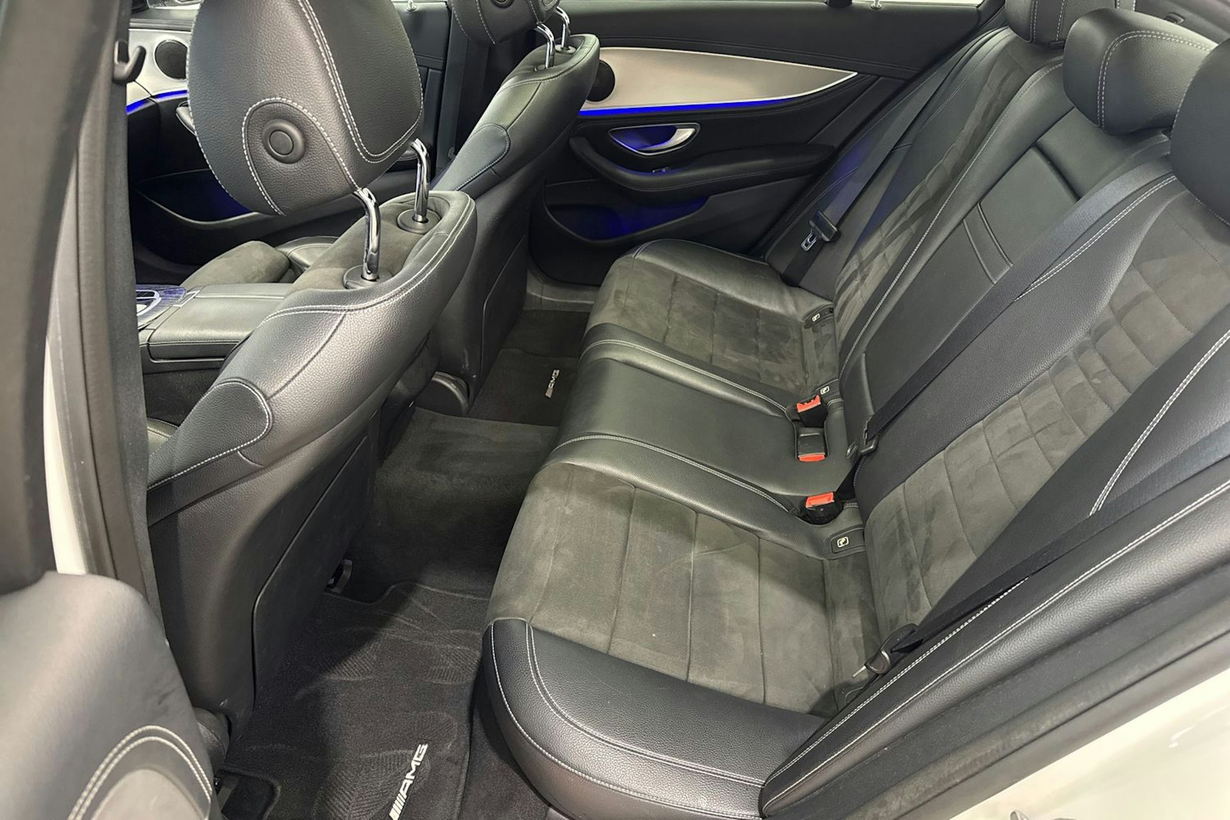 valkoinen Mercedes-Benz E 2017 kuva 14.