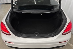 valkoinen Mercedes-Benz E 2017 kuva 16.