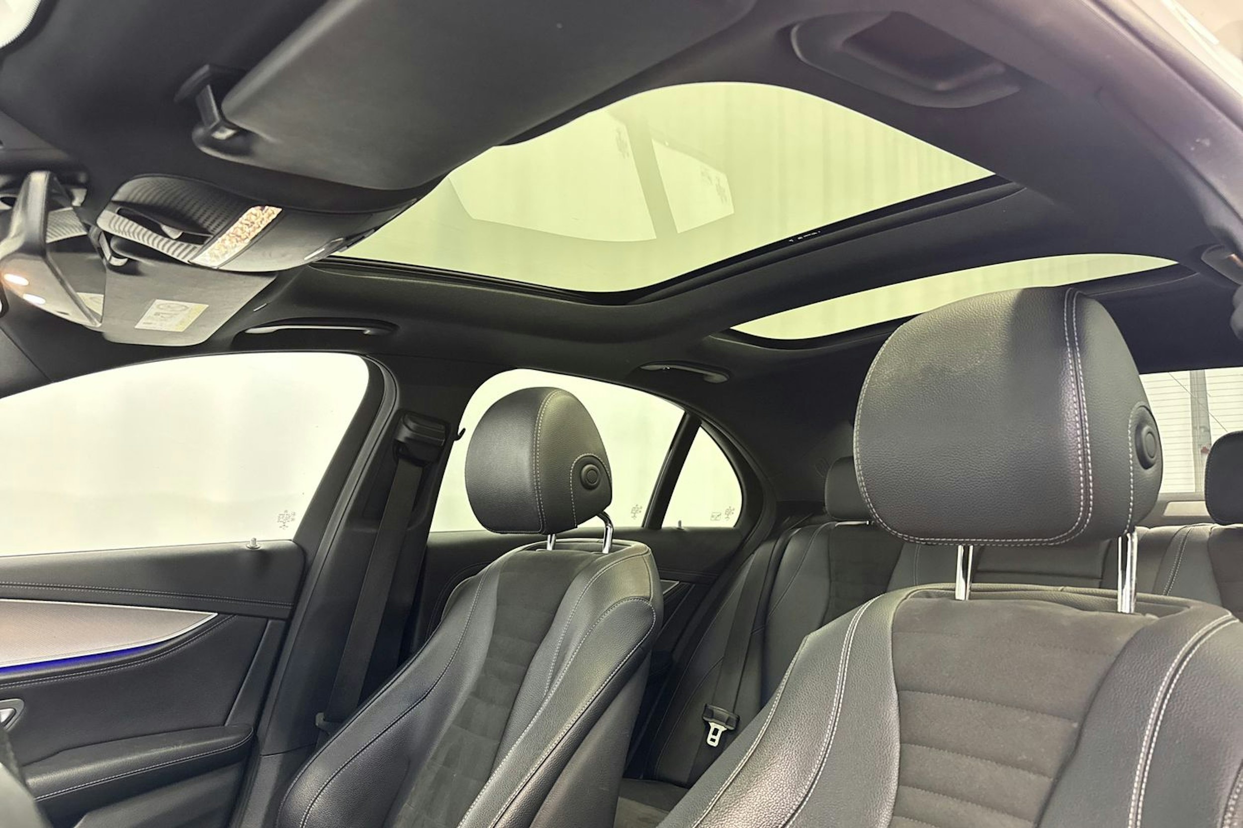 valkoinen Mercedes-Benz E 2017 kuva 19.