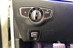 valkoinen Mercedes-Benz E 2017 kuva 21.