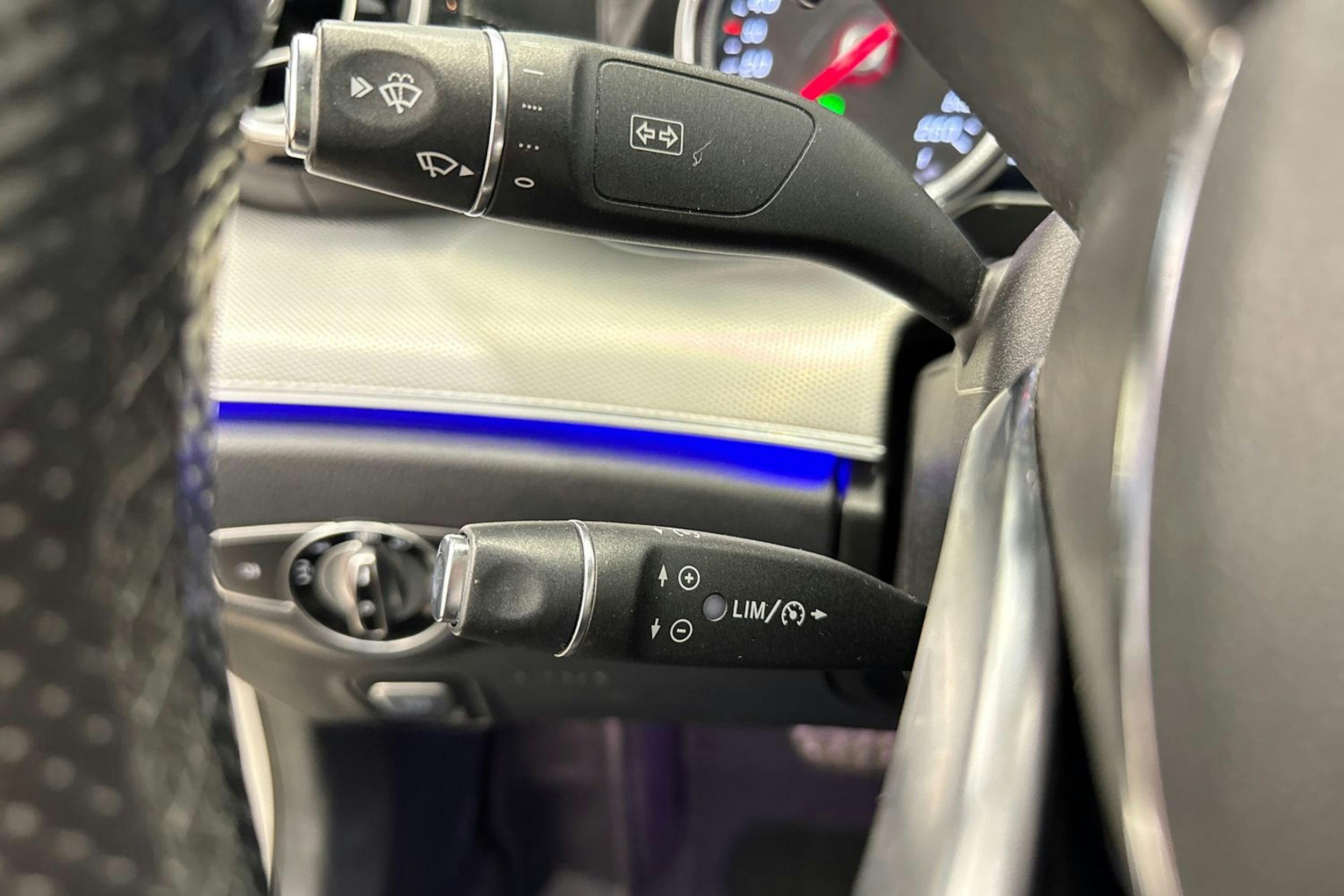 valkoinen Mercedes-Benz E 2017 kuva 22.
